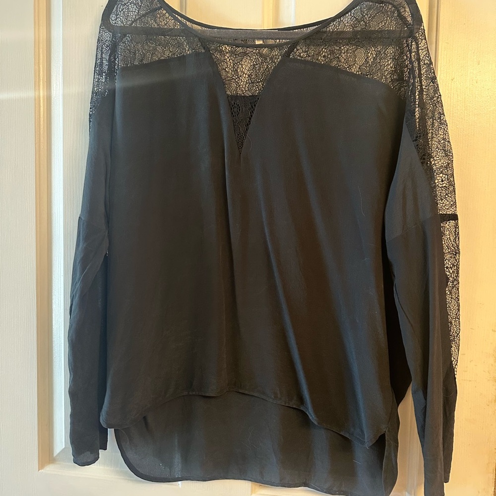 Gold Hawk silk and lace top size M